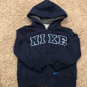𝅺NIKE zip up hoodie size 4
